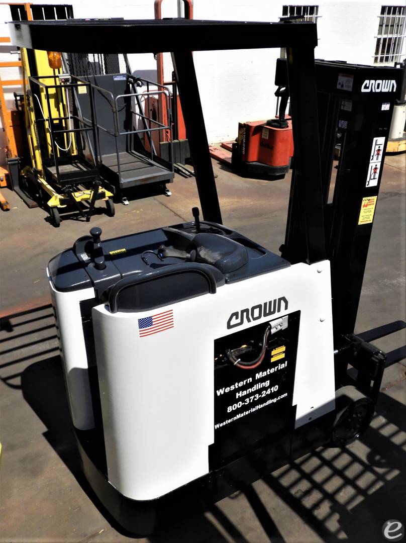 2003 Crown RC3020-30 At UsedEquipmentHub.com