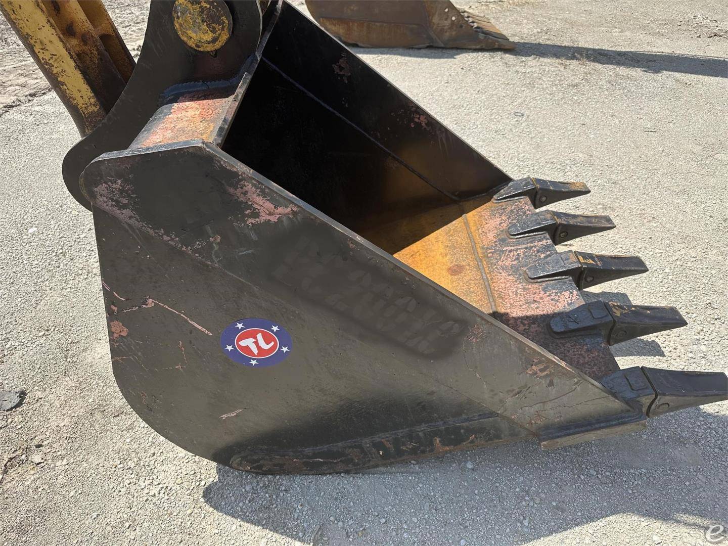 2015 Komatsu PC210 LCi-10 At UsedEquipmentHub.com