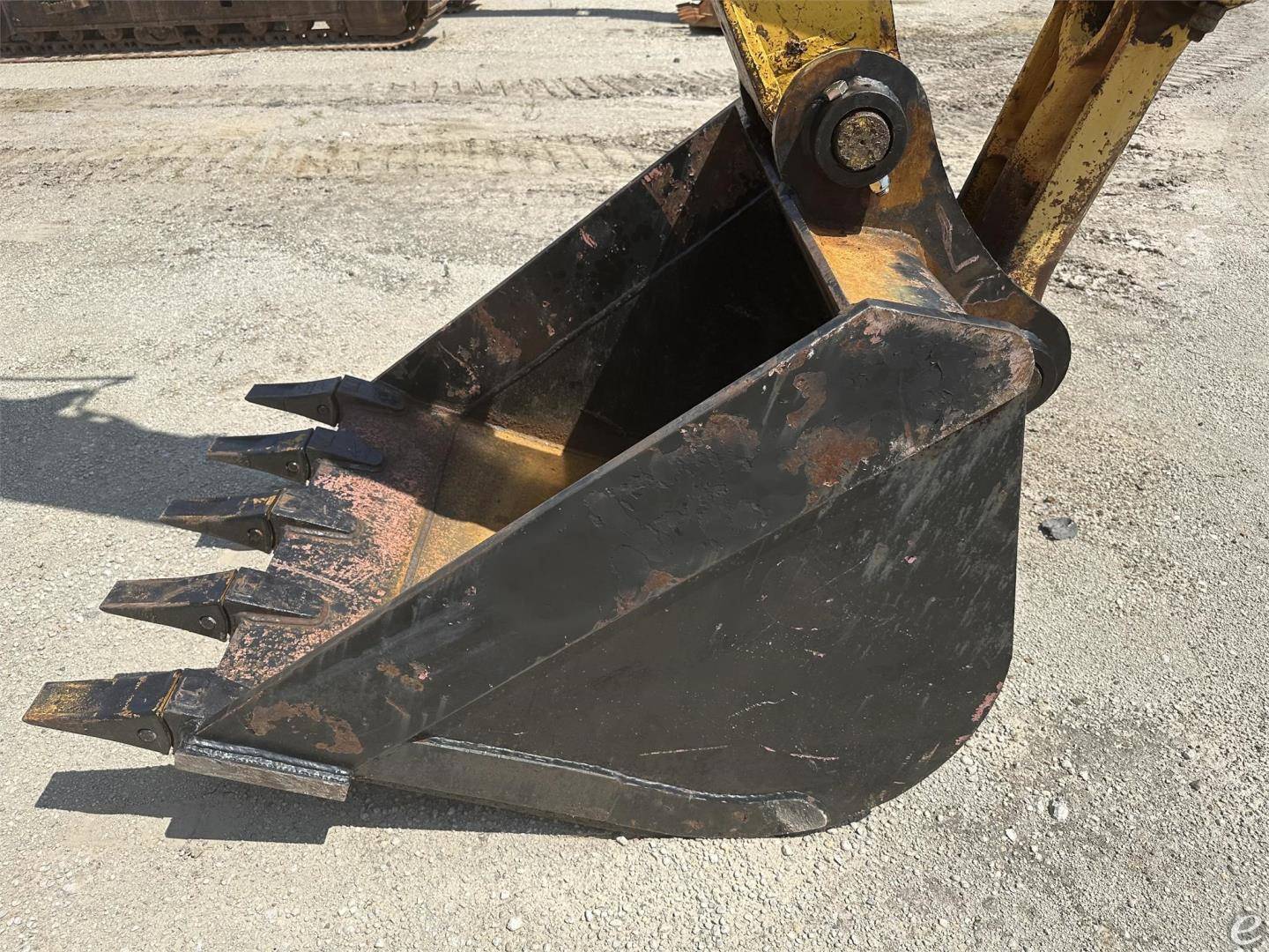 2015 Komatsu PC210 LCi-10 At UsedEquipmentHub.com