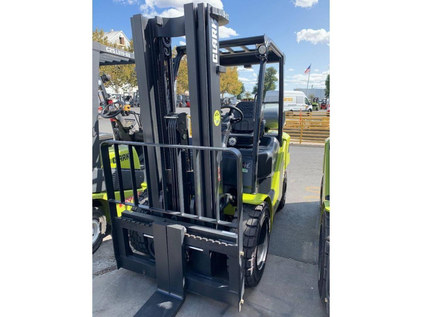 2019 Clark S35L At UsedEquipmentHub.com